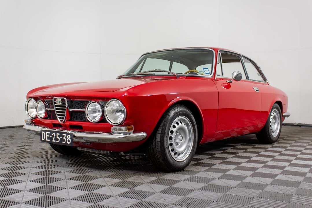 1968 Alfa Romeo 1750 GT Veloce - Image 2 of 31