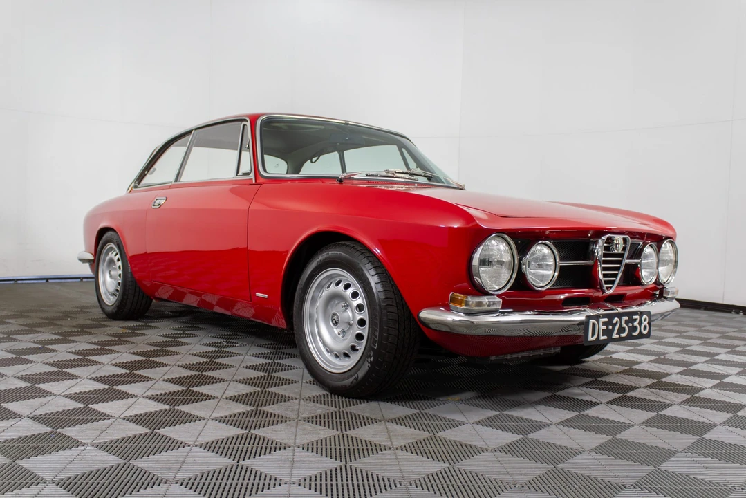 1968 Alfa Romeo 1750 GT Veloce - Image 4 of 31
