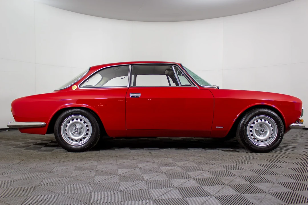 1968 Alfa Romeo 1750 GT Veloce - Image 5 of 31