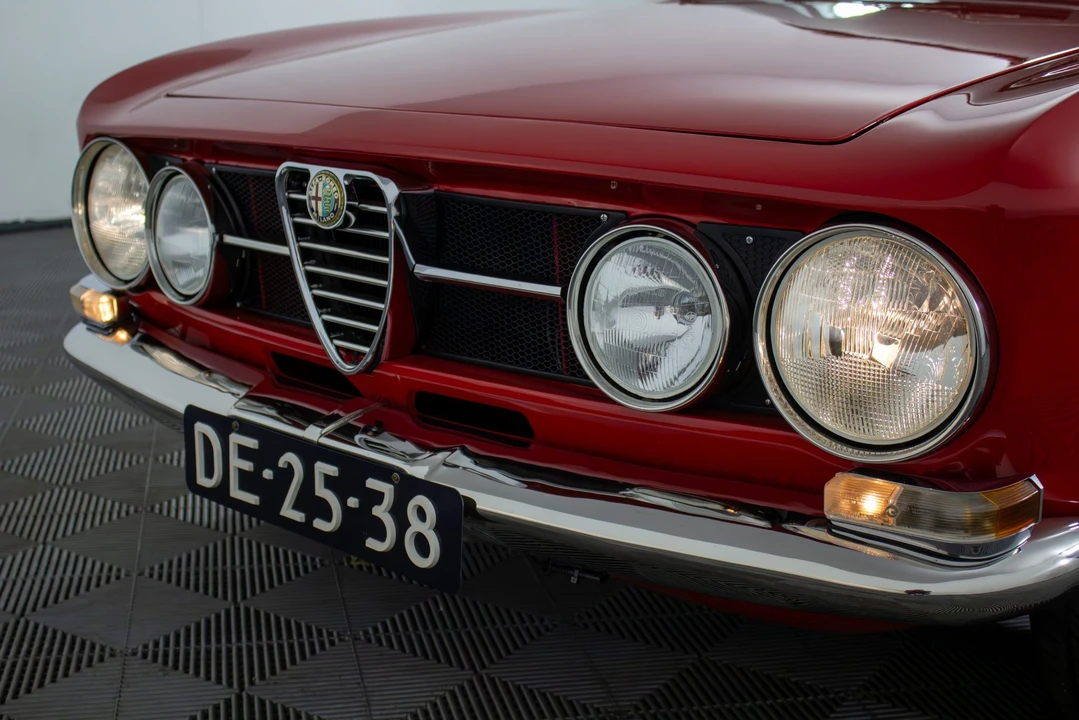 1968 Alfa Romeo 1750 GT Veloce - Image 11 of 31