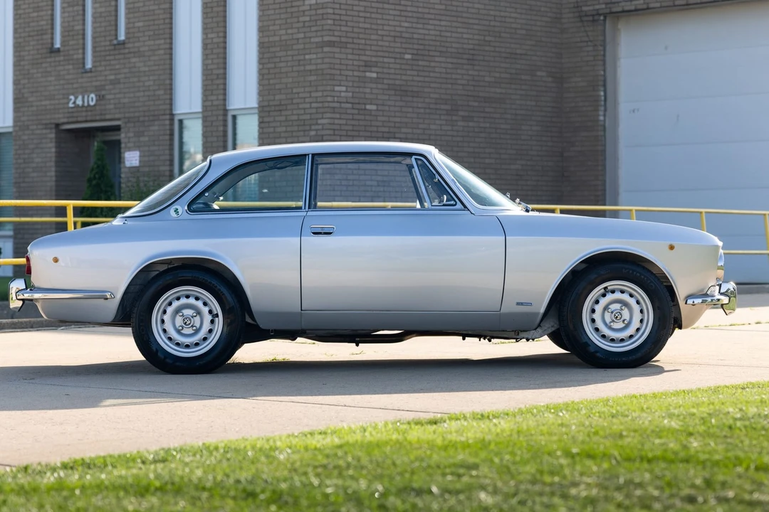 1974 Alfa Romeo 2000 GT Veloce - Image 10 of 31