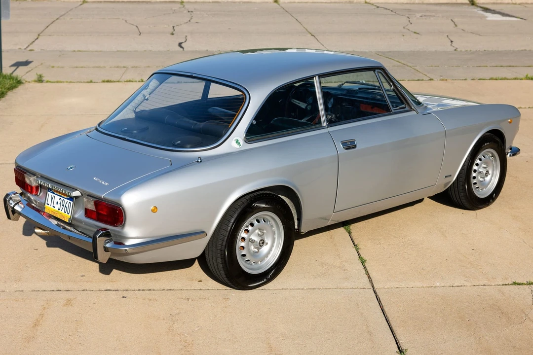 1974 Alfa Romeo 2000 GT Veloce - Image 13 of 31