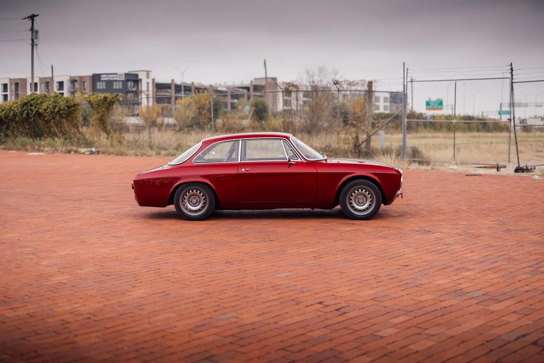 1974 Alfa Romeo 2000 GT Veloce - Image 18 of 31