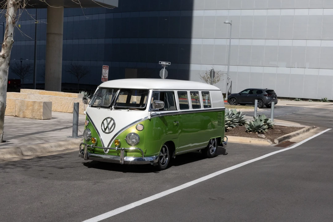 1965 Volkswagen Split-Window Bus - Image 3 of 31