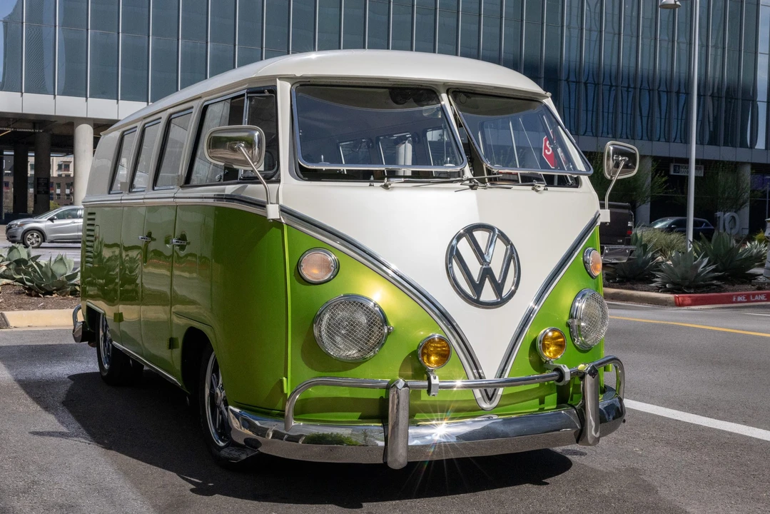1965 Volkswagen Split-Window Bus - Image 7 of 31