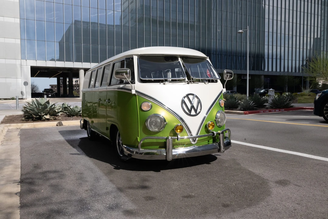 1965 Volkswagen Split-Window Bus - Image 8 of 31