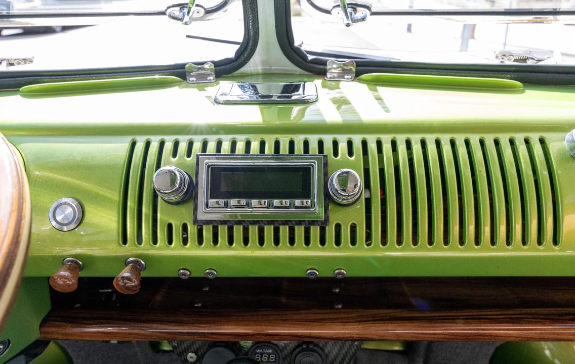 1965 Volkswagen Split-Window Bus - Image 26 of 31