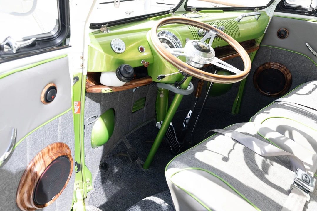 1965 Volkswagen Split-Window Bus - Image 20 of 31