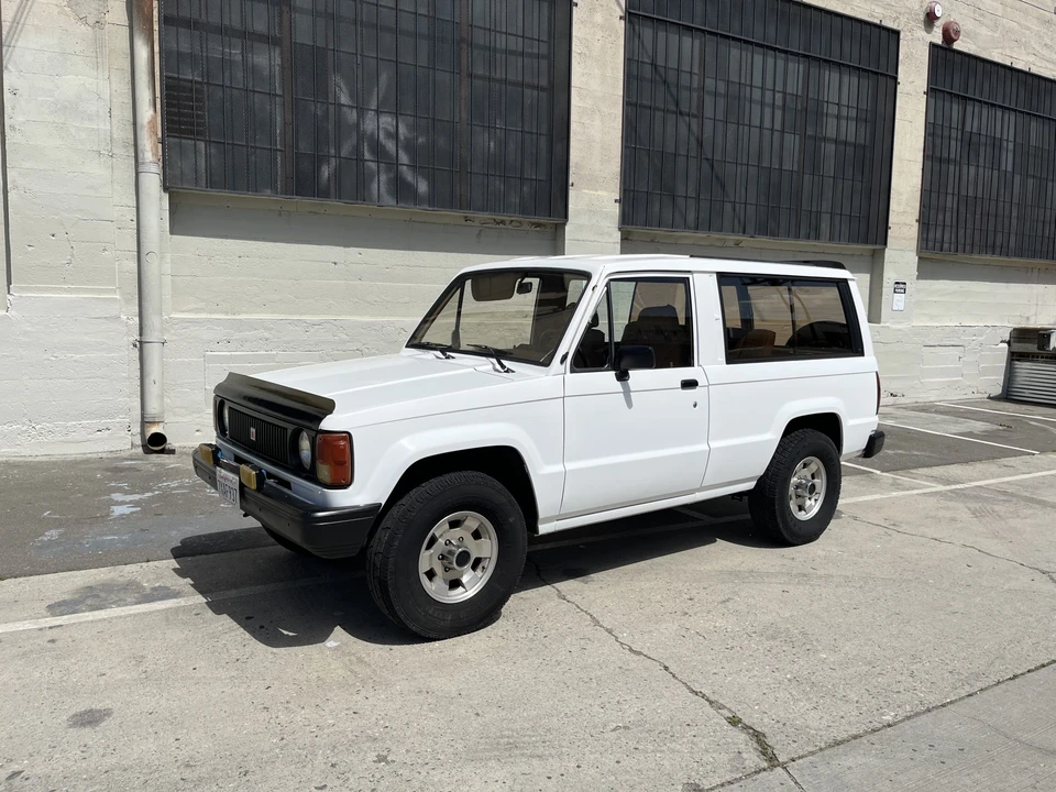 1986 Isuzu Trooper - Image 4 of 31