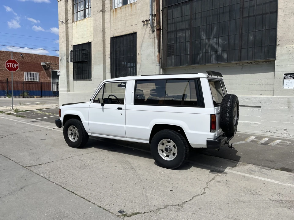 1986 Isuzu Trooper - Image 7 of 31