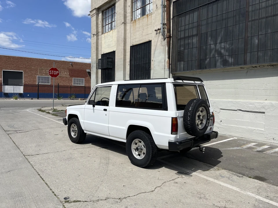 1986 Isuzu Trooper - Image 8 of 31