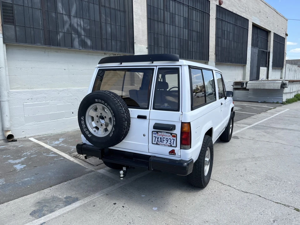 1986 Isuzu Trooper - Image 12 of 31