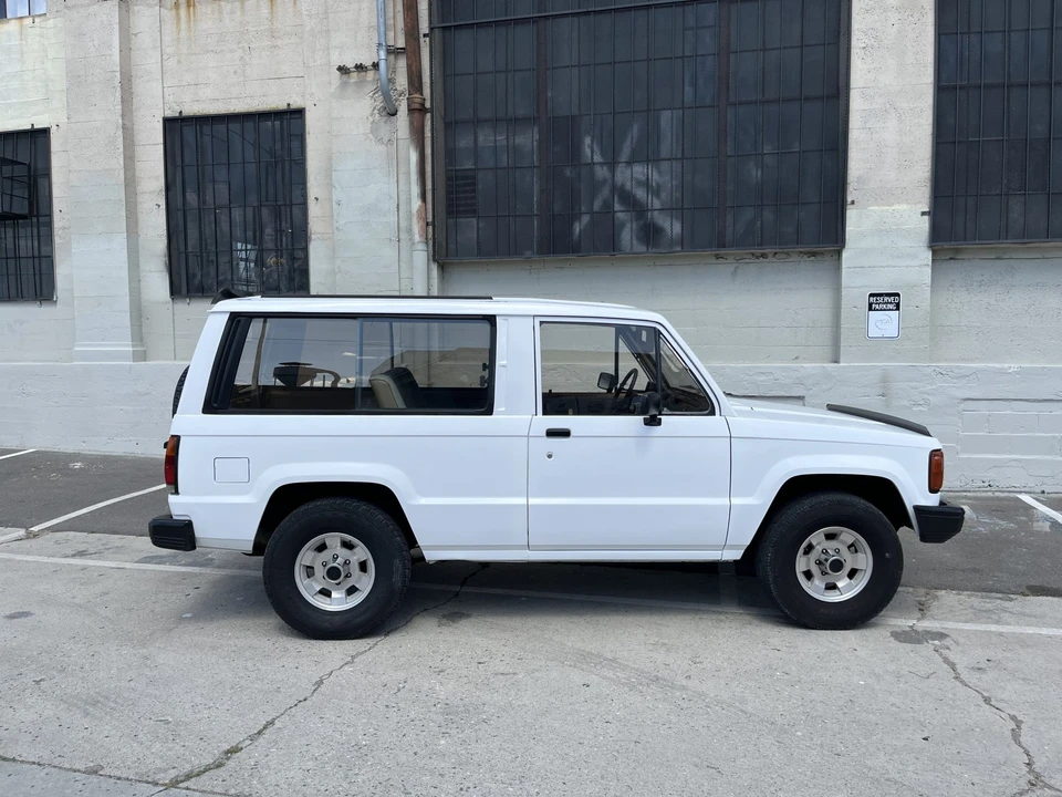 1986 Isuzu Trooper - Image 15 of 31
