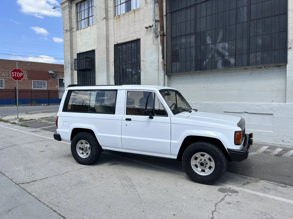 1986 Isuzu Trooper - Image 16 of 31