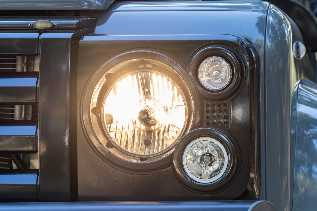 1992 Land Rover Defender 110 - Image 17 of 31