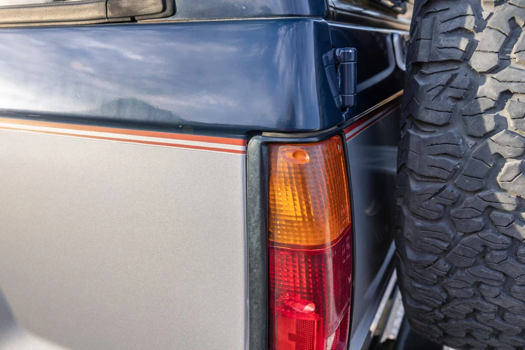 1988 Isuzu Trooper - Image 17 of 31