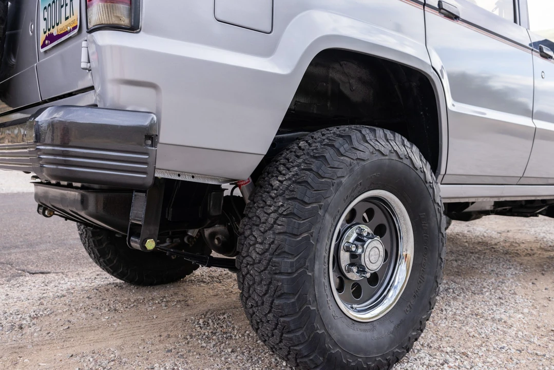 1988 Isuzu Trooper - Image 12 of 31