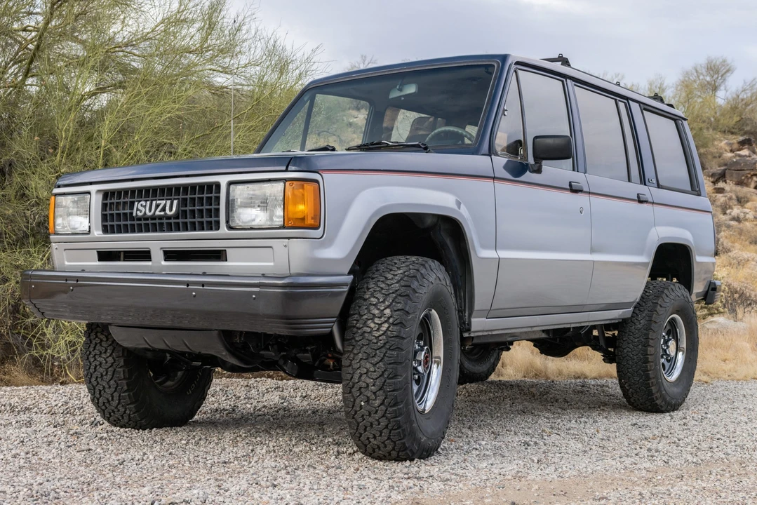 1988 Isuzu Trooper - Image 2 of 31
