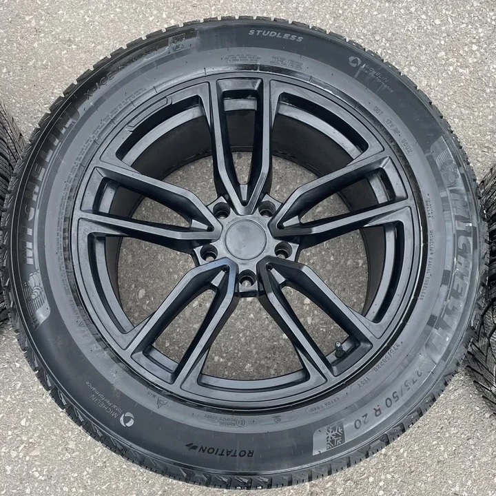 2017 Bentley Bentayga - Image 2 of 6