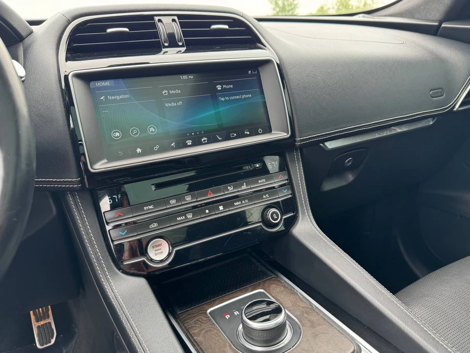 2020 Jaguar F-Pace - Image 20 of 24