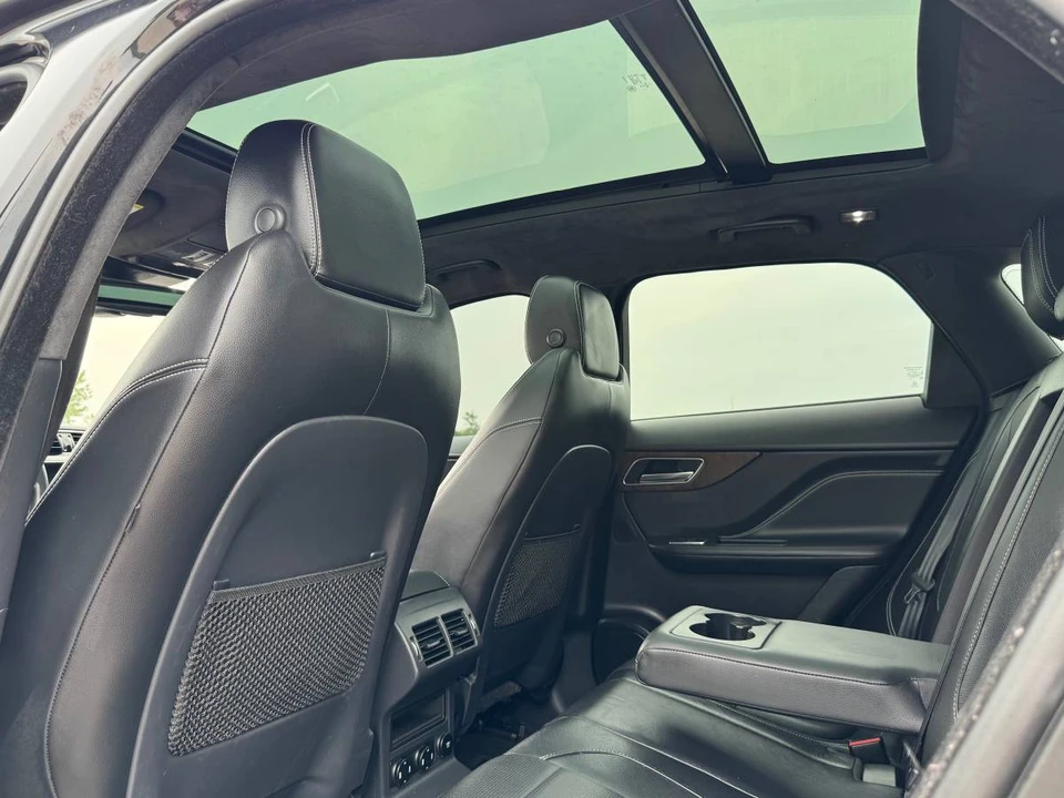 2020 Jaguar F-Pace - Image 18 of 24
