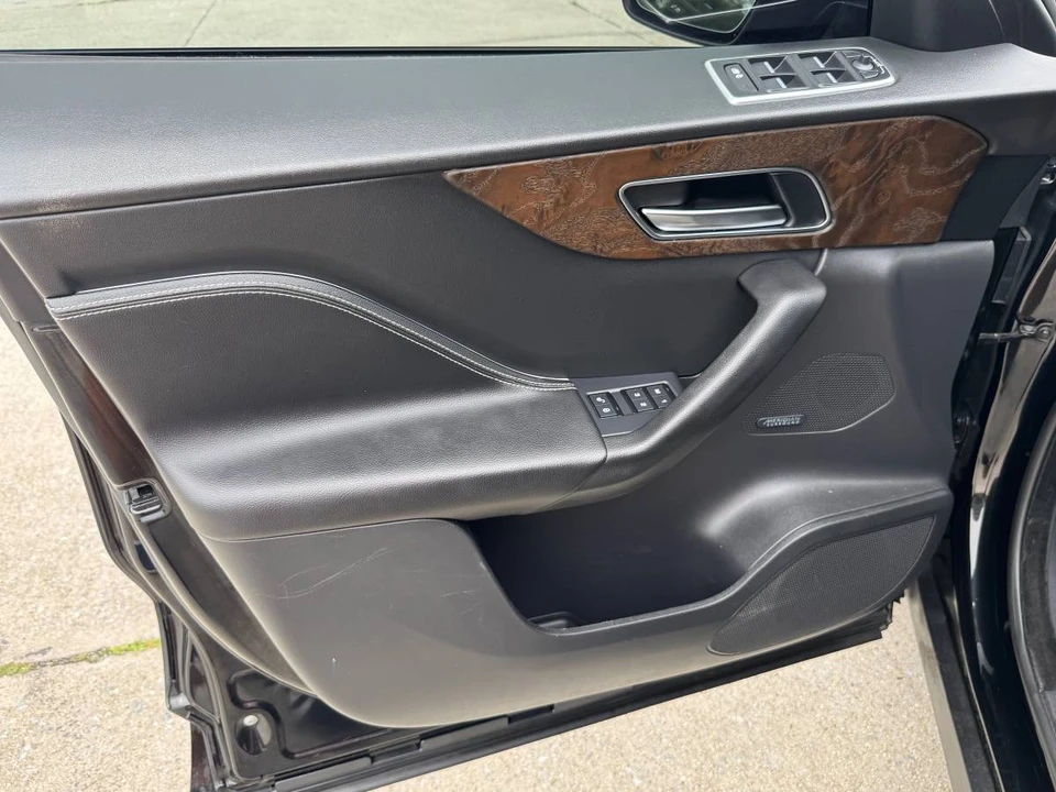 2020 Jaguar F-Pace - Image 17 of 24