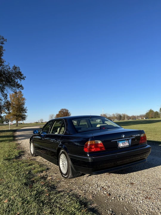 1999 BMW E38 750i & 750iL Sedan - Image 11 of 31