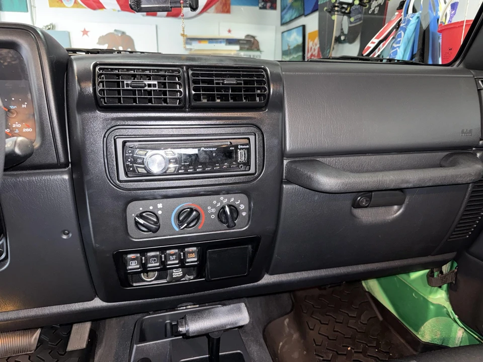 2005 Jeep TJ Wrangler - Image 22 of 31