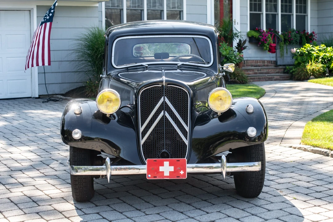 1956 Citroen Traction Avant - Image 2 of 31