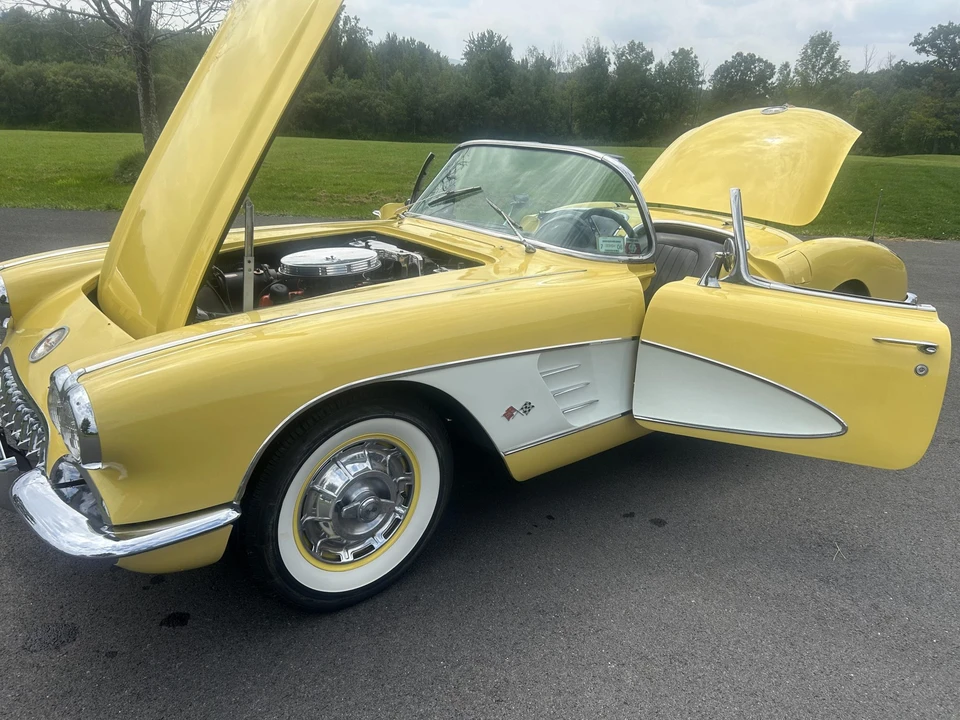 1960 Chevrolet Corvette C1 - Image 16 of 31