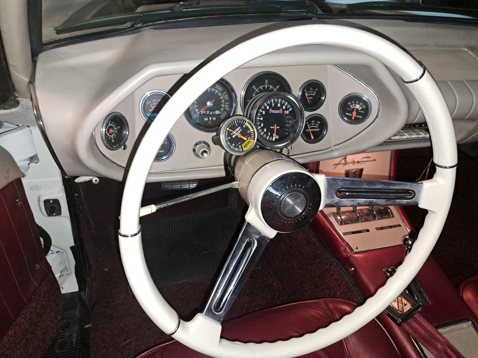 1963 Studebaker Avanti - Image 16 of 31