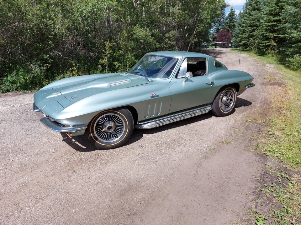 1966 Chevrolet Corvette C2 - Image 2 of 31