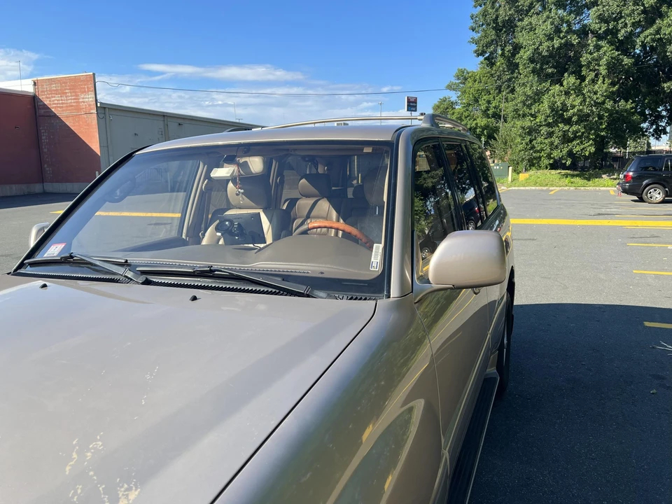 2000 Lexus LX 2nd Gen - Image 19 of 31