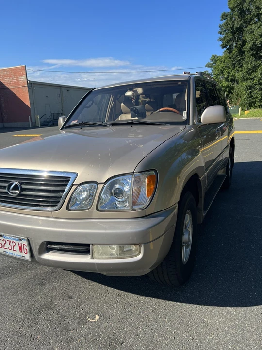 2000 Lexus LX 2nd Gen - Image 21 of 31