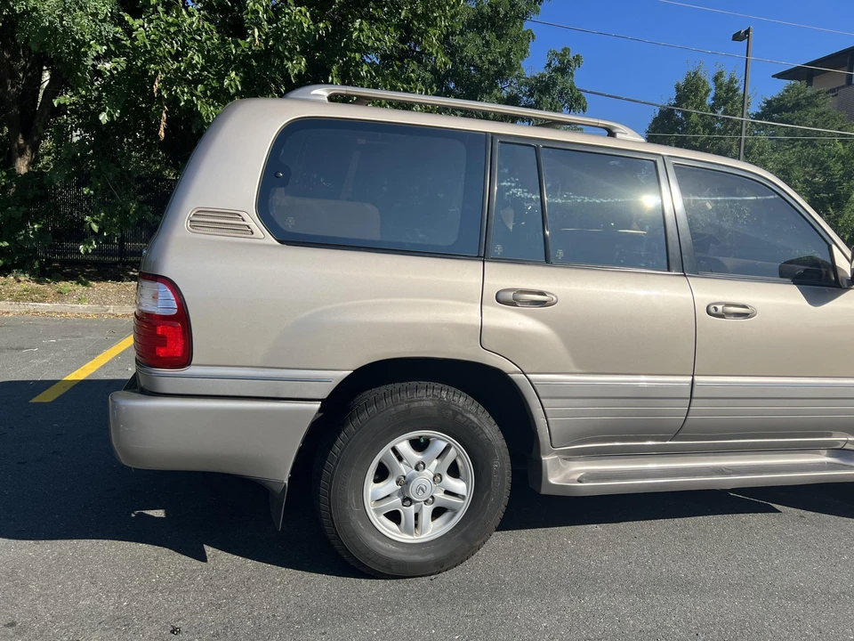 2000 Lexus LX 2nd Gen - Image 30 of 31