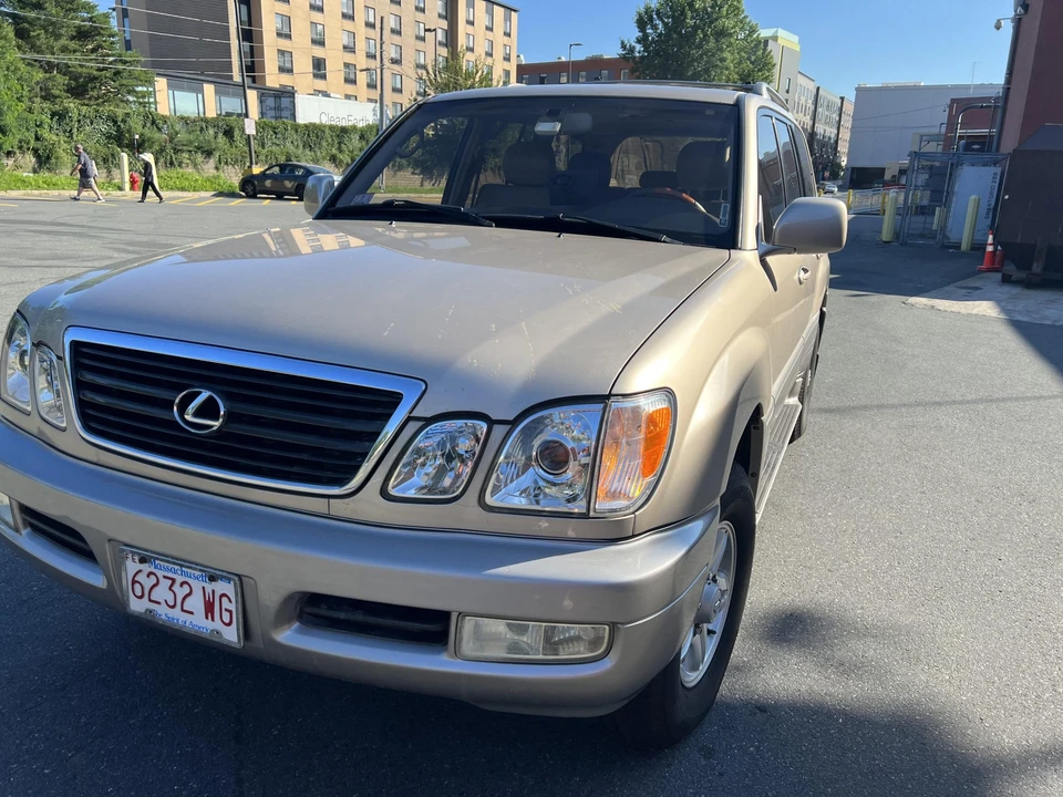 2000 Lexus LX 2nd Gen - Image 22 of 31