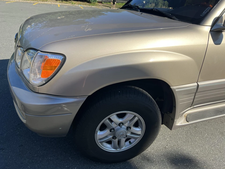 2000 Lexus LX 2nd Gen - Image 23 of 31