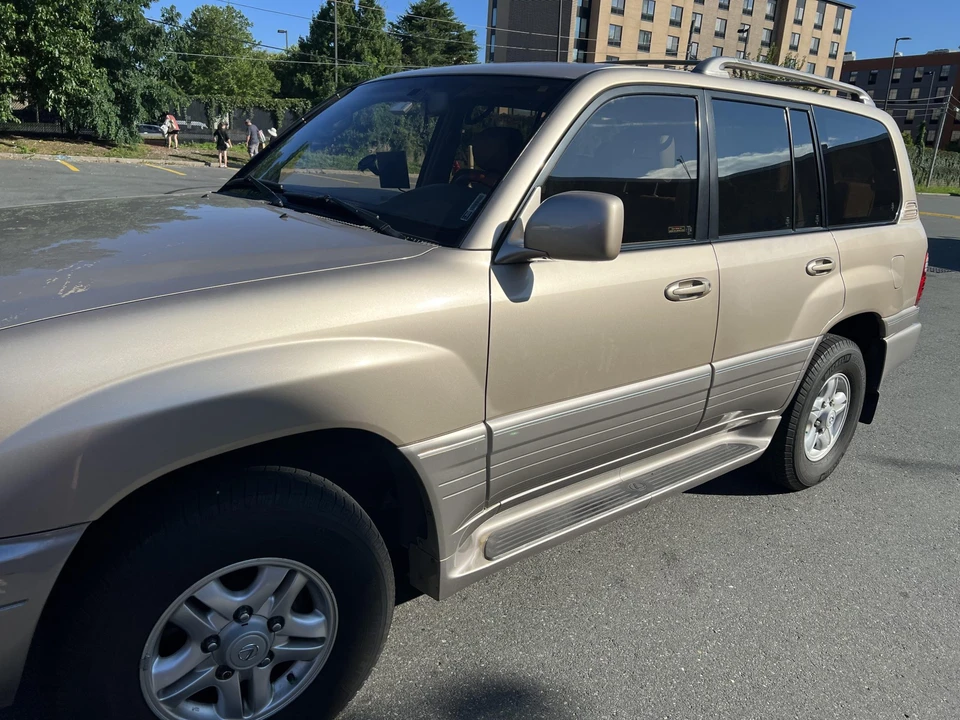2000 Lexus LX 2nd Gen - Image 25 of 31