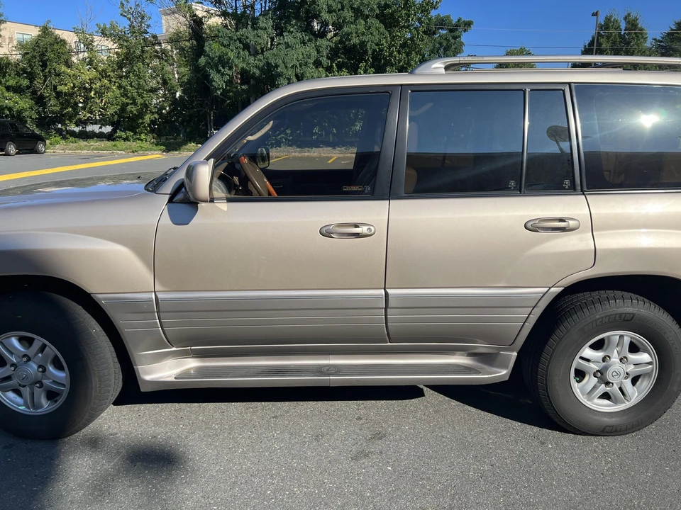 2000 Lexus LX 2nd Gen - Image 26 of 31