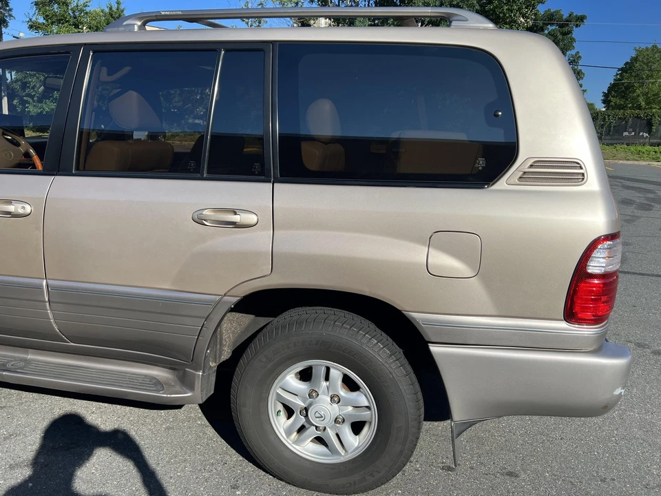 2000 Lexus LX 2nd Gen - Image 27 of 31