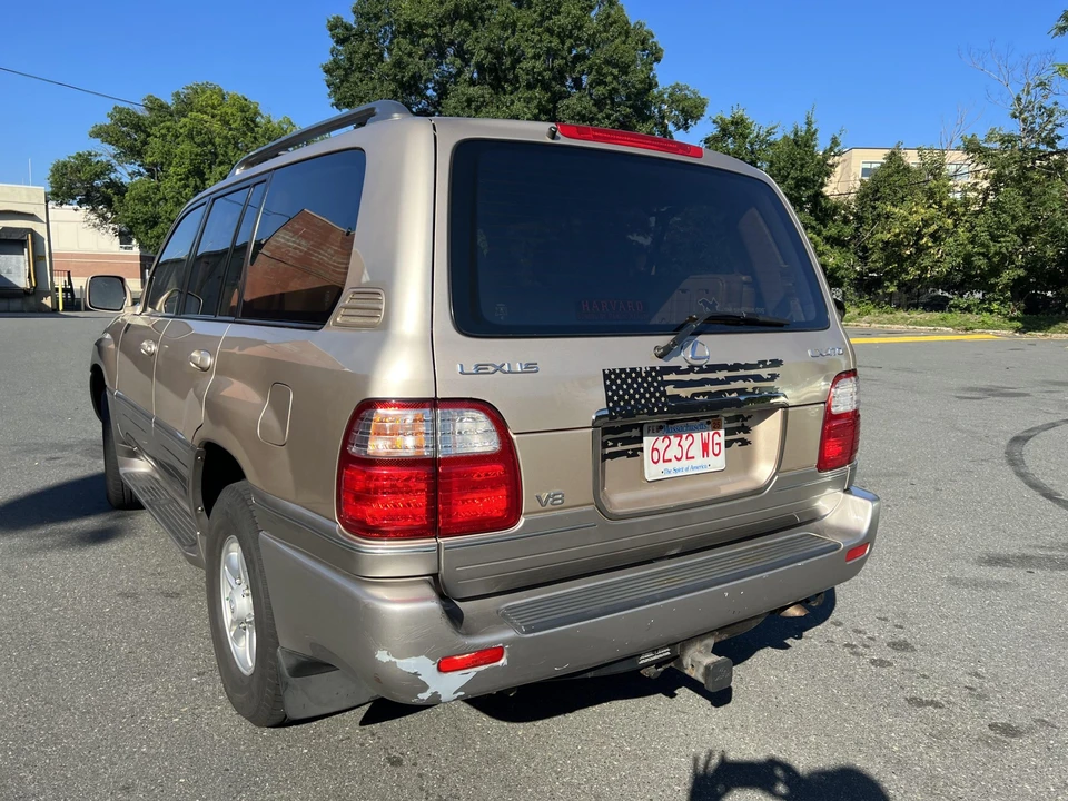 2000 Lexus LX 2nd Gen - Image 28 of 31