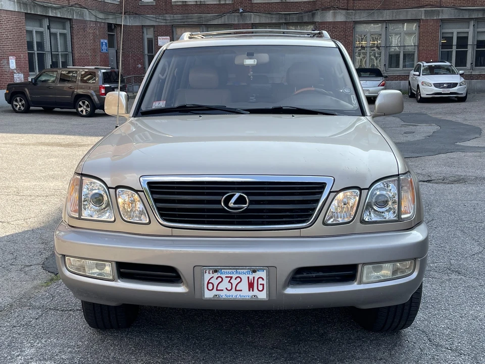 2000 Lexus LX 2nd Gen - Image 2 of 31