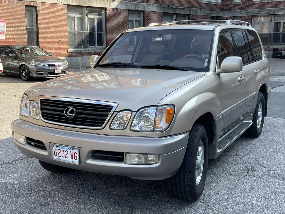 2000 Lexus LX 2nd Gen - Image 3 of 31