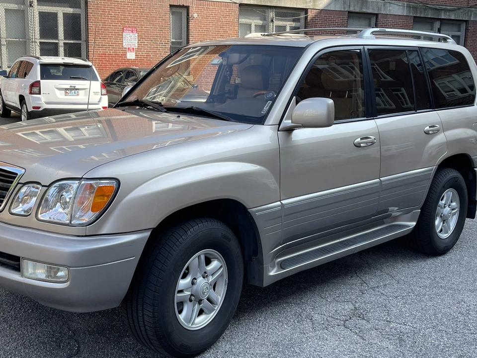 2000 Lexus LX 2nd Gen - Image 24 of 31