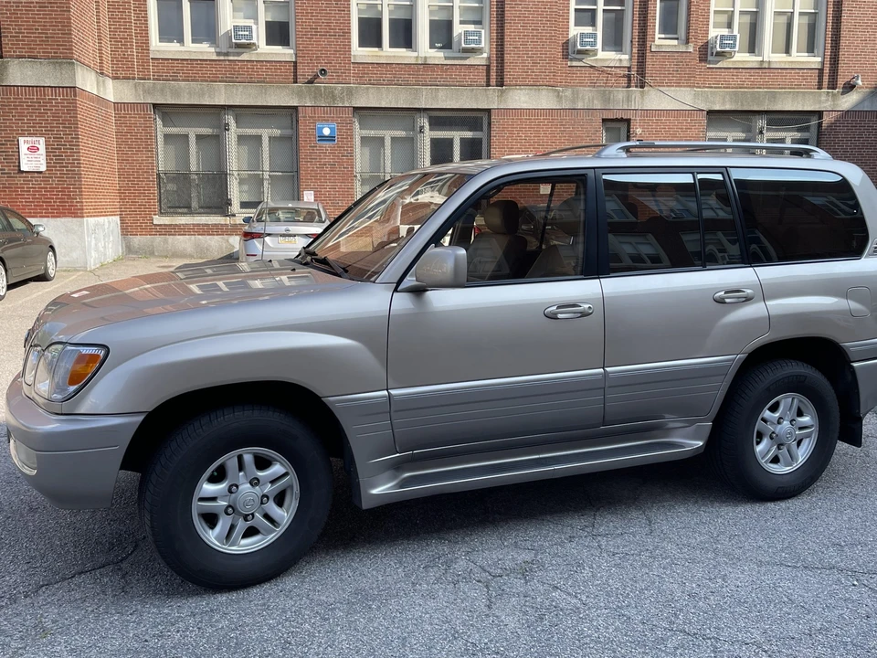 2000 Lexus LX 2nd Gen - Image 4 of 31
