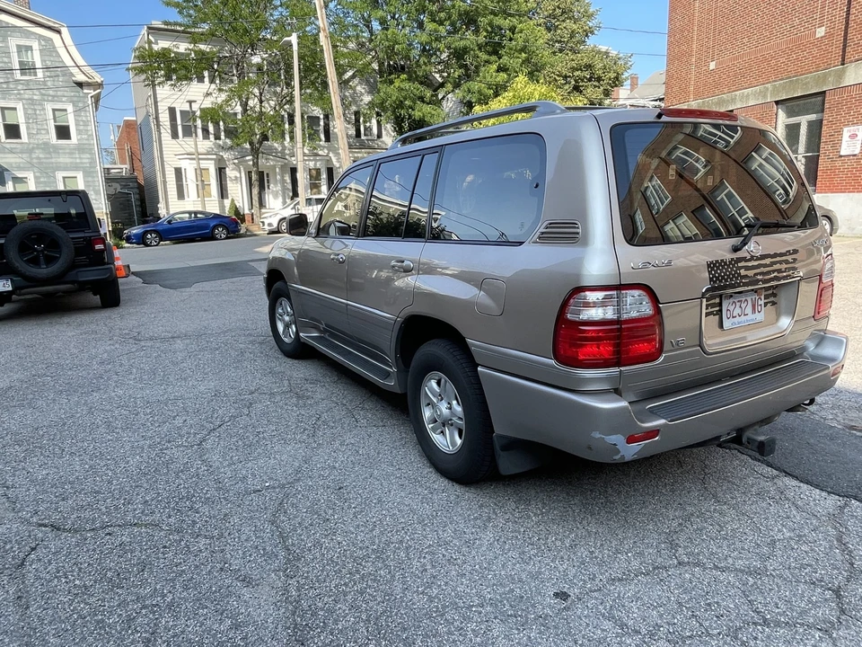 2000 Lexus LX 2nd Gen - Image 6 of 31