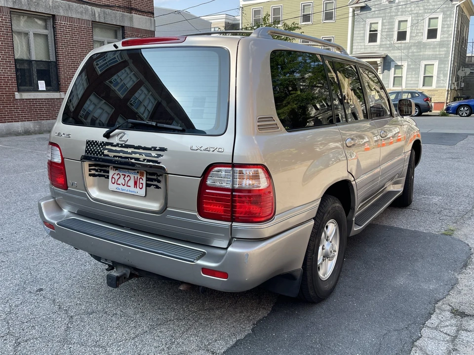 2000 Lexus LX 2nd Gen - Image 9 of 31