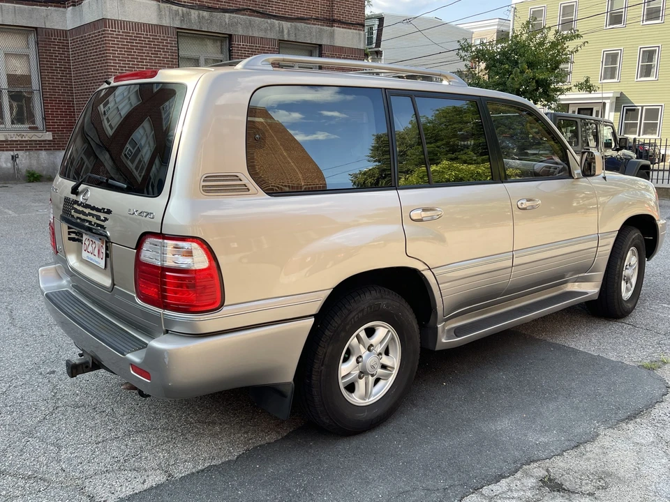 2000 Lexus LX 2nd Gen - Image 10 of 31
