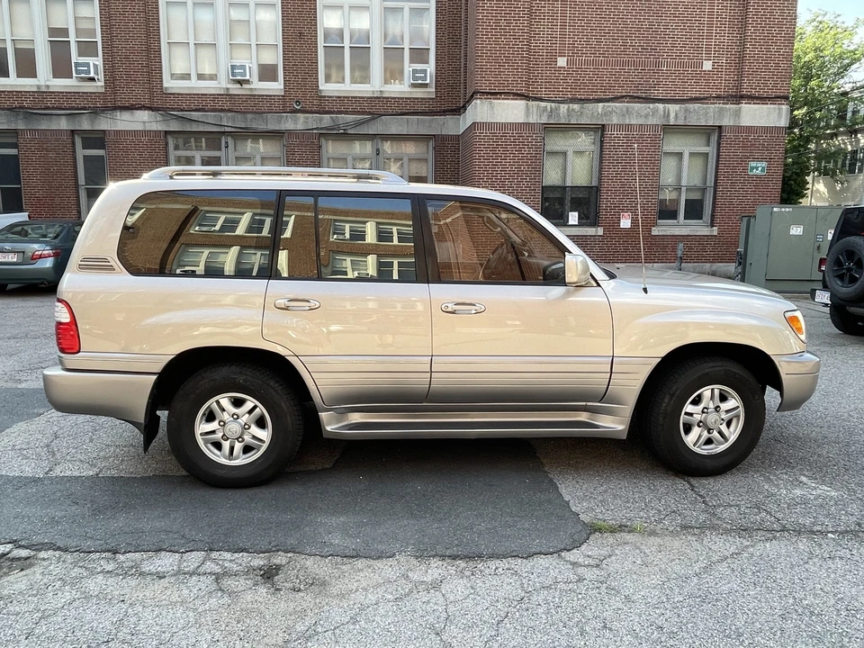 2000 Lexus LX 2nd Gen - Image 12 of 31