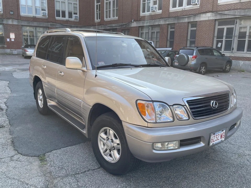 2000 Lexus LX 2nd Gen - Image 14 of 31